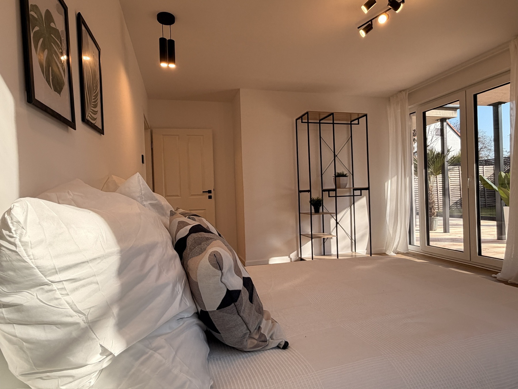 Schlafzimmer mit direktem Terrassen-Zugang